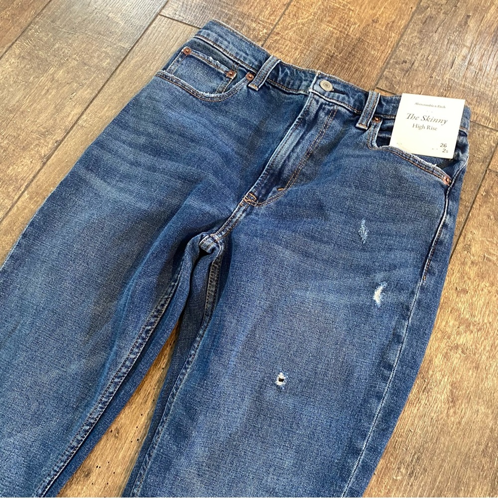 nwt abercrombie high rise skinny jean medium wash distressed size 26/2 regular